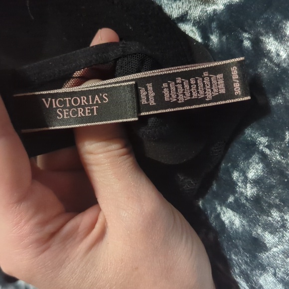 30B Victoria's Secret Bombshell NWOT Add-2-Cups Plunge Bra in Beige+Black Lace - Picture 6 of 6